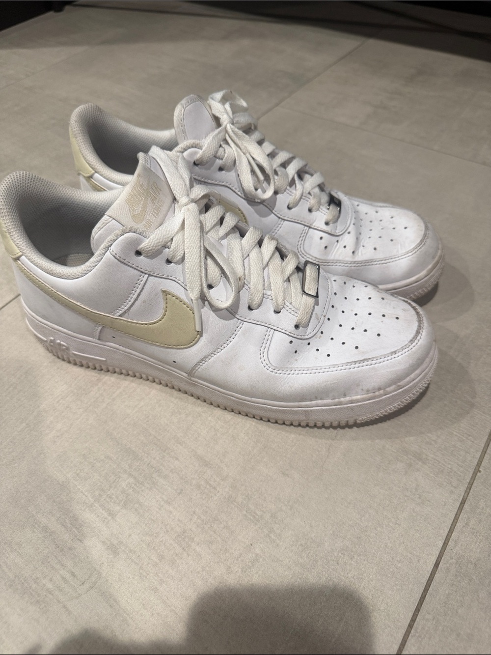 Nike men’s size 10 Air Force 1 ‘07 sneakers white and beige size 10